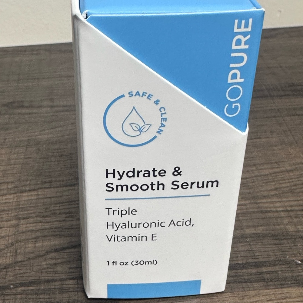 GoPure Hydrate & Smooth Serum - Blue and White